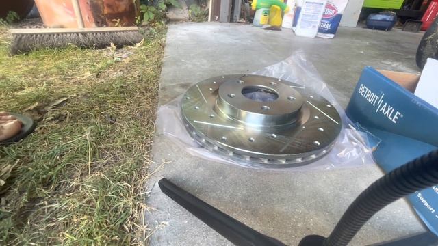 How to replace your brakes and rotors ￼(2010 Jeep Patriot ) Detroit Axle смотреть онлайн