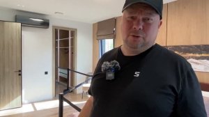 Одноэтажный дом с окнами в пол и портальным выходом на террасу