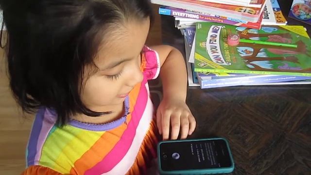 My 4 years old using iphone 4S Siri to call смотреть онлайн