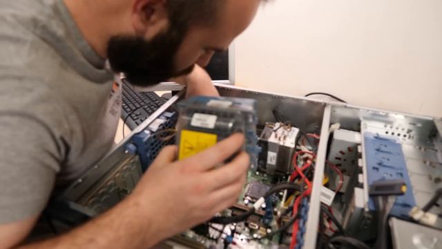 I Found a Server in a Dumpster! HP Proliant ML350 G5 смотреть онлайн