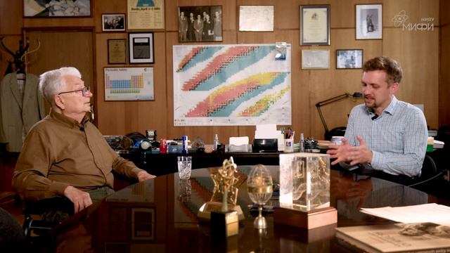 Код МИФИста: Юрий Оганесян о том, как мечты стать архитектором трансформировались в великие открытия смотреть онлайн