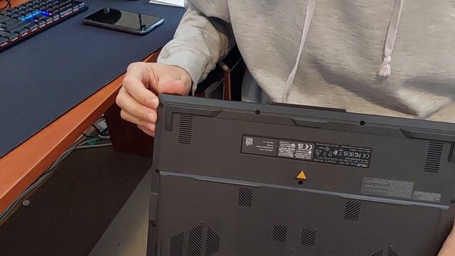 Asus TFU Gaming F15 (2023) FX507ZV4 Prvni start. Tips смотреть онлайн