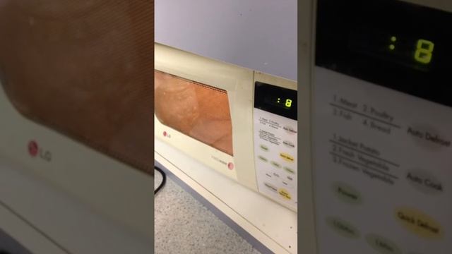 Charging iphone in microwave does not work do no attempt :( смотреть онлайн