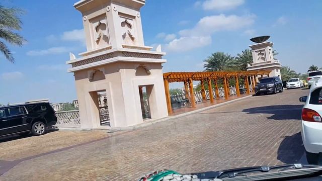 Bentley & Lamborghini & Aston Martin at Al Qasr Hotel Dubai 17.04.2016 смотреть онлайн