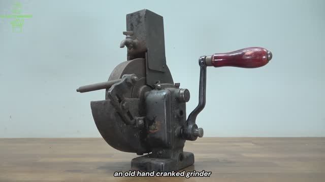 У него есть кран! Реставрация ручной кофемолки 1950-х годов смотреть онлайн