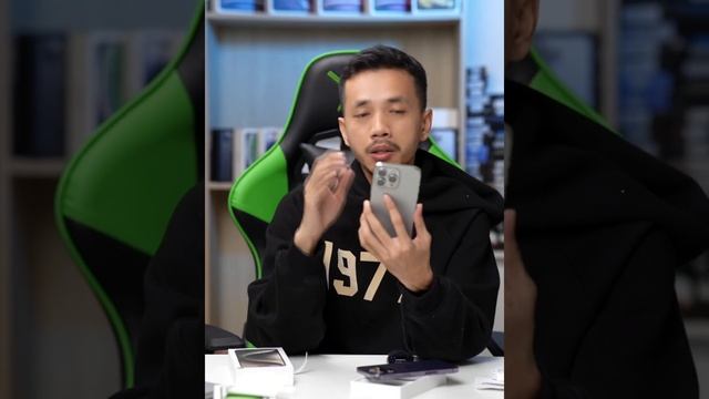 Unboxing iPhone 15 Pro Max Natural Titanium ZA តម្លៃក៏ចុះជាងមុនច្រើនដែរសម្រាប់ហាំងឆេងបច្ចុប្បន្ន смотреть онлайн