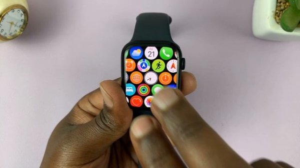 How To Disable VoiceOver Mode On Apple Watch 8 / Ultra / 7 / 6 / 5