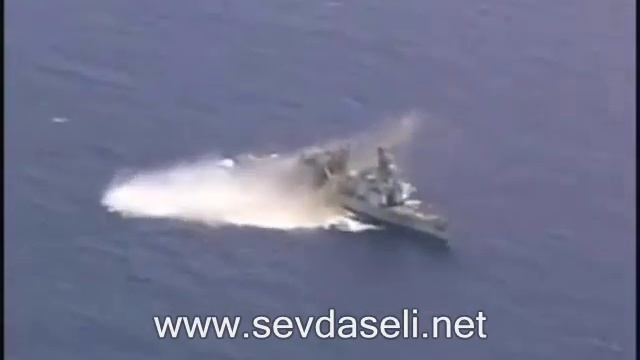 A Torpedo Hits A Decomissioned US Navy Ship смотреть онлайн