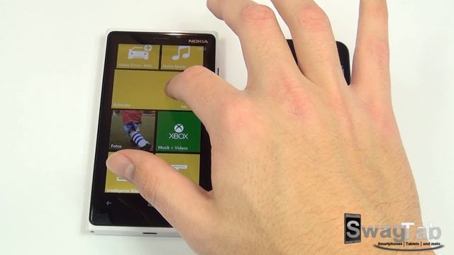 Nokia Lumia 920 vs. Apple iPhone 5 | Swagtab смотреть онлайн