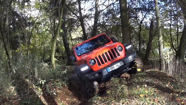 Jeep Wrangler Rubicon JL 2,5" lift 34" Tires offroad Sway Bar Disconnected / HUSR Snake up смотреть онлайн