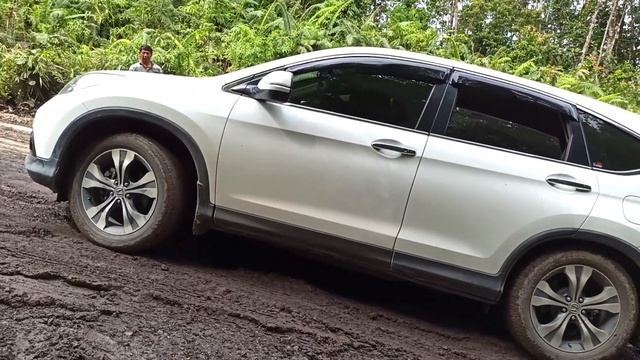 Honda CRV Gak Kuat Nanjak Traction Control On Di Tanjakan Berlumpur смотреть онлайн