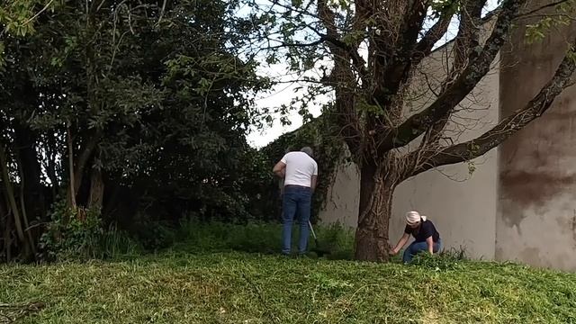 Week 22 Part 2 Work continues in the Bedroom, Lounge, & Garden TV installed, Walls built. etc etc смотреть онлайн