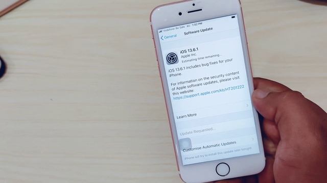 iOS 13.6.1 Released | iOS 13.6.1 Update Without Wifi| How to install iOS 13.6.1 смотреть онлайн