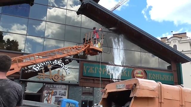 Мойка витрин Трускавець Washing of Shop Windows смотреть онлайн
