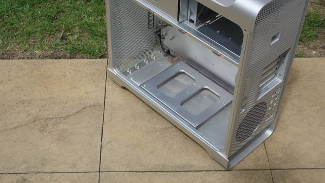 Mac Pro PC Mod 1: convert the case fitting MATX motherboards смотреть онлайн