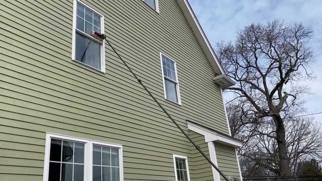 Professional Window cleaning and exterior house washing with soap and solution in Boston, MA смотреть онлайн