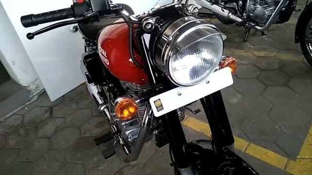 2017 Royal Enfield Classic 350 | logo colour change | new seat liner added| 3 colours смотреть онлайн
