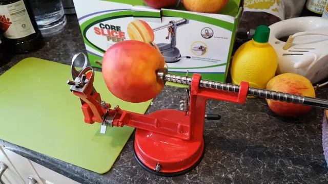Apple Peeler And Corer In Action смотреть онлайн