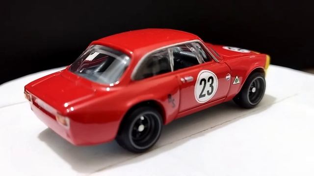 Hot Wheels Premium Car Alfa Romeo Giulia смотреть онлайн