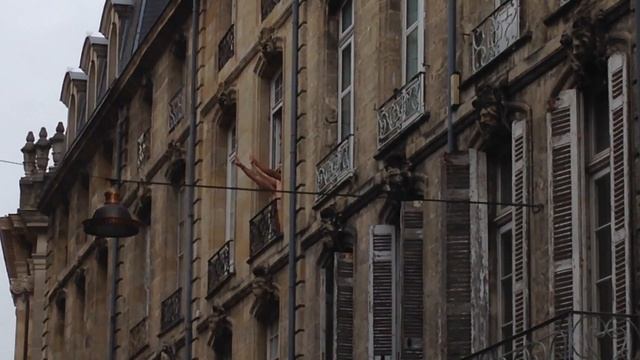 EURO 2016. Bordeux. Fans singing song in the window. смотреть онлайн