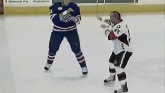 Hockeyfighters.cz  Steve MacIntyre Knocks Out Jeremy Yablonski.wmv
