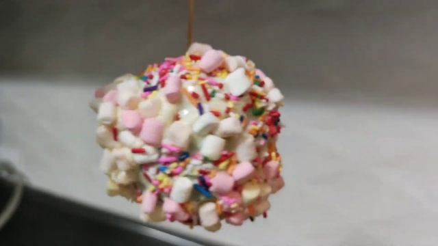 DIY Candy Apple | Rocky Mountain Chocolate Factory Hack @thatsmackayla2020 смотреть онлайн