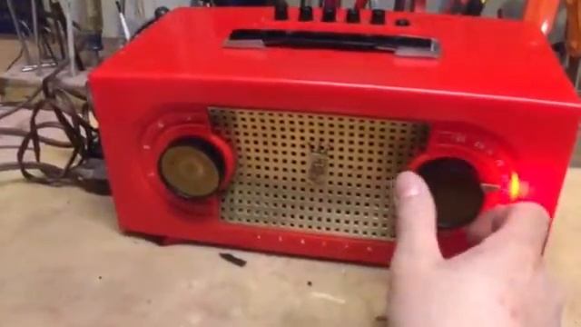 CANDY APPLE RED Vintage 1955 Zenith Model R511-F AM Tube Radio Excellent Condition!