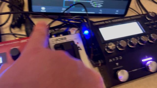 Boss GT-1000 Core / RC500 with bluetooth and midi control via iPad смотреть онлайн