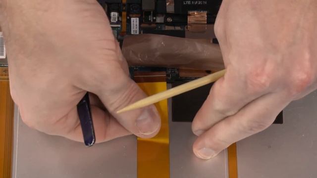 Remove and Replace the Display Panel Cable | HP ENVY x2 | HP смотреть онлайн