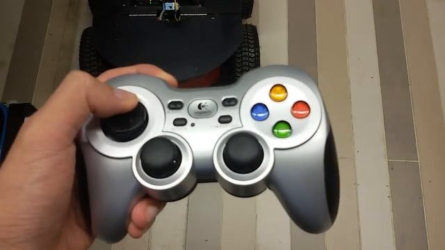 controlling pioneer 3 AT robot using logitech gamepad F710 смотреть онлайн
