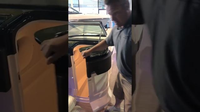 Sea Ray SLX 250 смотреть онлайн