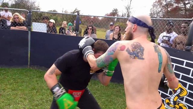GOLDEN GLOVES boxer can’t be beat!!! | Streetbeefs Lil MAC vs TWO SWORD STYLR смотреть онлайн