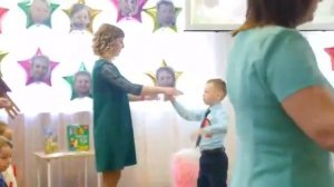 Танец мальчиков с мамами