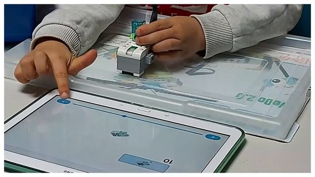 Lego WeDo 2.0 MOVING SATELLITE - Robotics and Coding for Kids смотреть онлайн