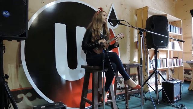 Дарья Меньшова — With or without you (U2 cover) смотреть онлайн