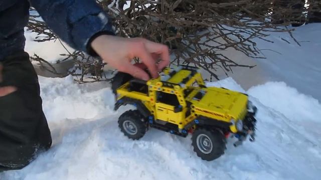 JE TESTE LA JEEP WRANGLER EN LEGO TECHNIC EN PLEIN HIVER PAR -9°C! смотреть онлайн