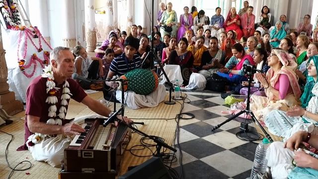 2024.10.21 храм Гвалиор 03 Бада Хари прабху киртан смотреть онлайн