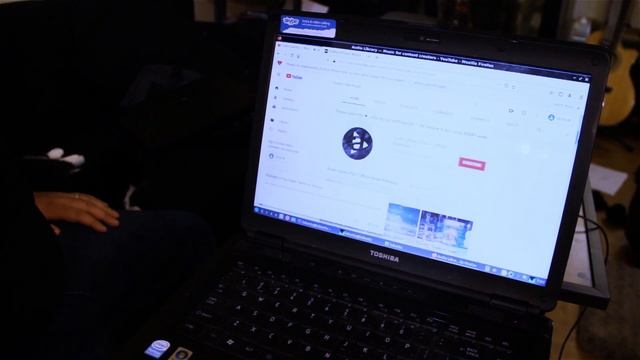 POWER CORD SHUTDOWN!!! 11 Year old Laptop with Power Problems! смотреть онлайн