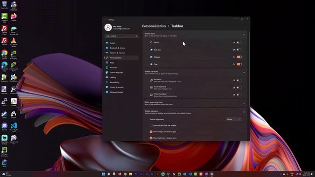 How to Change Taskbar Icon Locations in Windows 11 смотреть онлайн