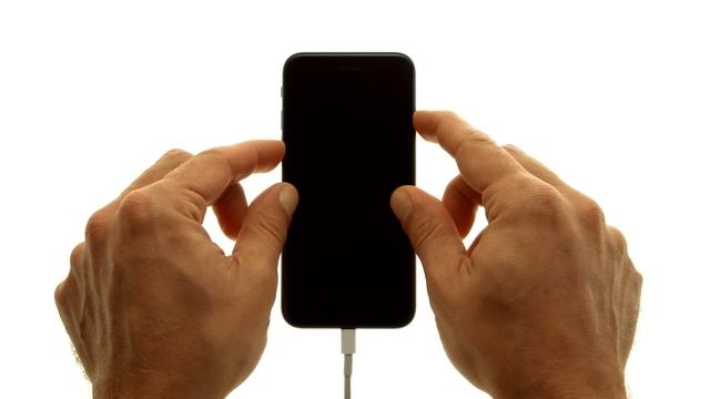 How to Put Your iPhone 7 and iPhone 7 Plus Into Recovery Mode смотреть онлайн