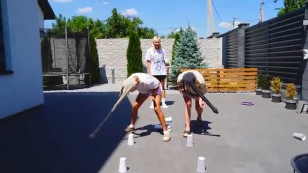 Amelka Karamelka: челленджы с подругой