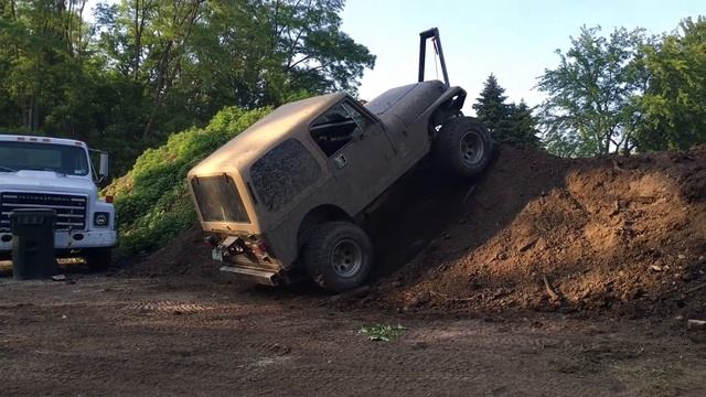 Nice Jeep - Vic's Yard смотреть онлайн