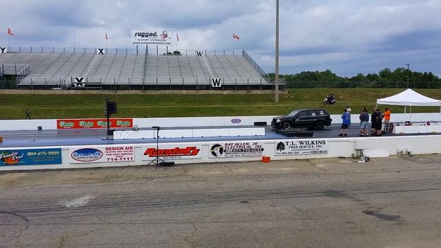 Paramount WK1 jeep srt8 runs a 8.003 @ 172 смотреть онлайн