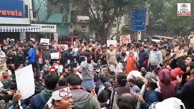 CAA Stir: Mobile services suspended in parts of Delhi; Yechury, Khalid detained смотреть онлайн