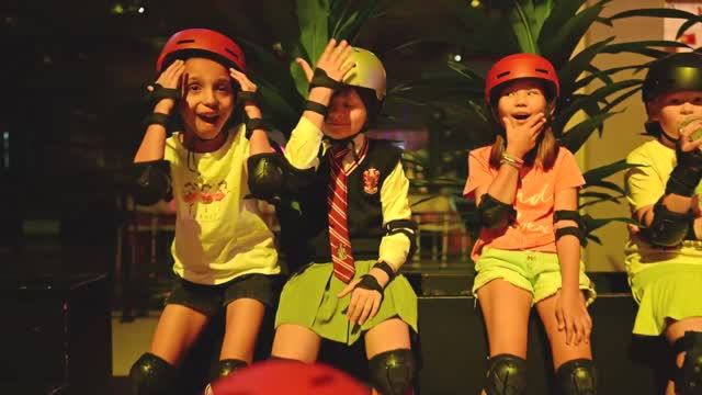 День рождения Дианы 9 лет, часть 2 - Развлечение с Друзьями смотреть онлайн