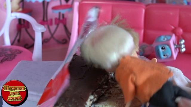 Сериал Барби 2016 Томми Несносный Ребенок Барби сьел Kinder Pingui, Видео Барби Мультик смотреть онлайн