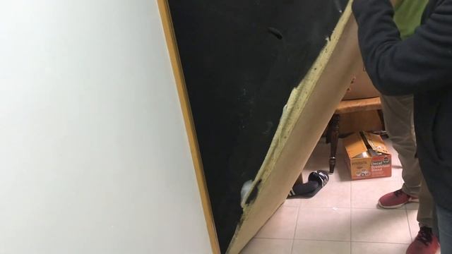 how to move a “full-size” couch through TIGHT hallways and doorways смотреть онлайн