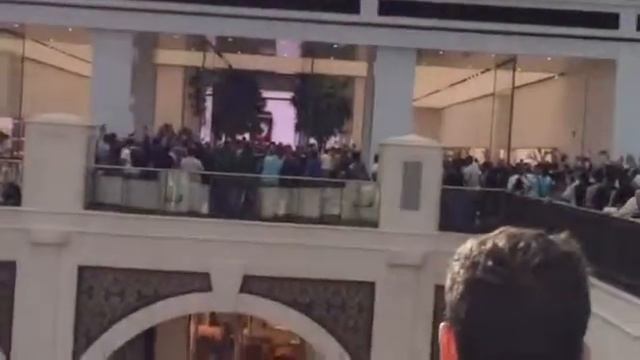 Apple store in UAE смотреть онлайн