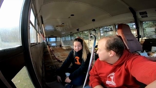 Rust Removal - TINY HOME BUS CONVERSION EP.3 смотреть онлайн