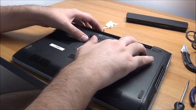 Working on a DELL Latitude E6220 - how to upgrade memory, hard drive and install Windows 10 смотреть онлайн